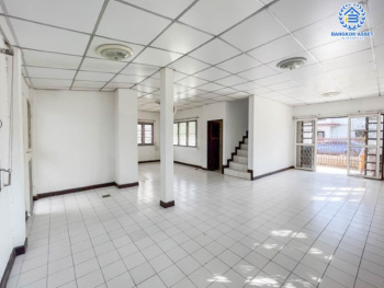 *****บ้านเดี่ยวมือสอง ม.รังสิตการ์เด้นท์วิลล์ รังสิต-นครนายก บ้านเดี่ยวสไตล์โมเดิร์น บรรยากาศร่มรื่น น่าอยู่ บนเนื้อที่ 50 ตร.ว. 4 ห้องนอน 2 ห้องน้ำ 1 ที่จอดรถ พร้อมเข้าอยู่ได้เลย บนทำเลที่เชื่อมต่อถนนรังสิต-องครักษ์, คลอง4 ใกล้ห้างสรรพสินค้าฟิวเจอร์พาร์ครังสิต